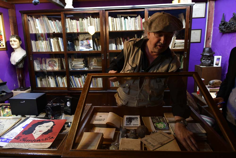 La biblioteca guarda primeras ediciones de Felisberto, Falco, Herrera y Reissig.