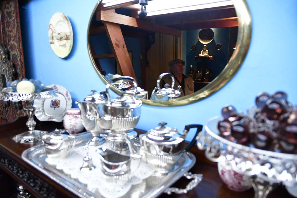 La platería se mantiene intacta gracias a los cuidados diarios.