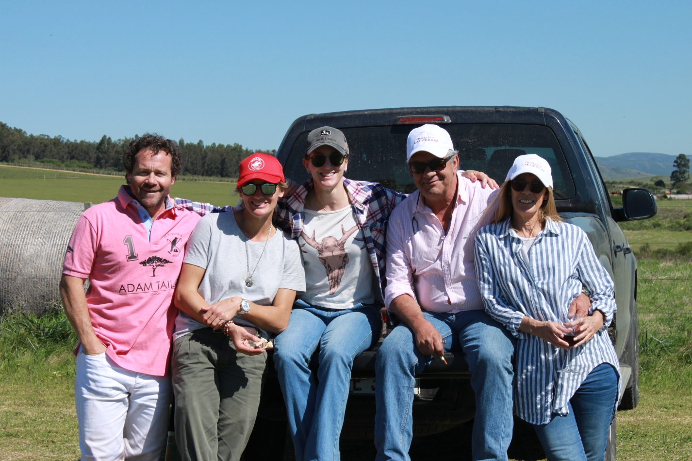 Enrique Garbino, Sofía Fernández, Mercedes Cardoso, Carlos Calvo, Renata Herrán.