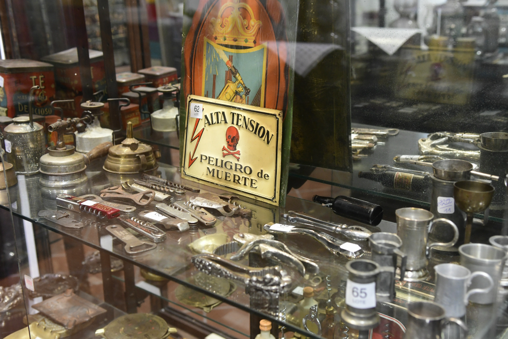 Los miles de objetos se subastarán en 700 lotes. Foto. Marcelo Bonjour