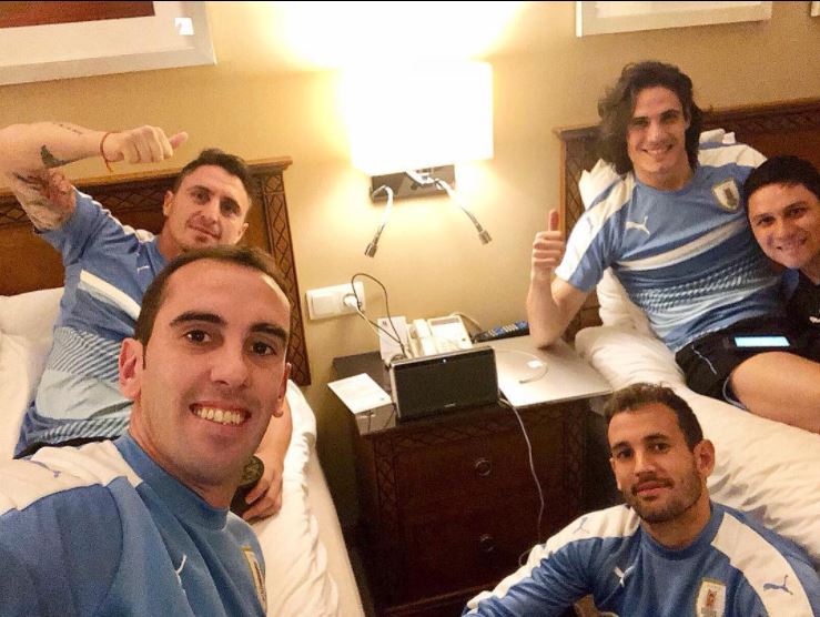 Godín, Cebolla, Stuani y Cavani en la concentración celeste. Foto: @diegogodin