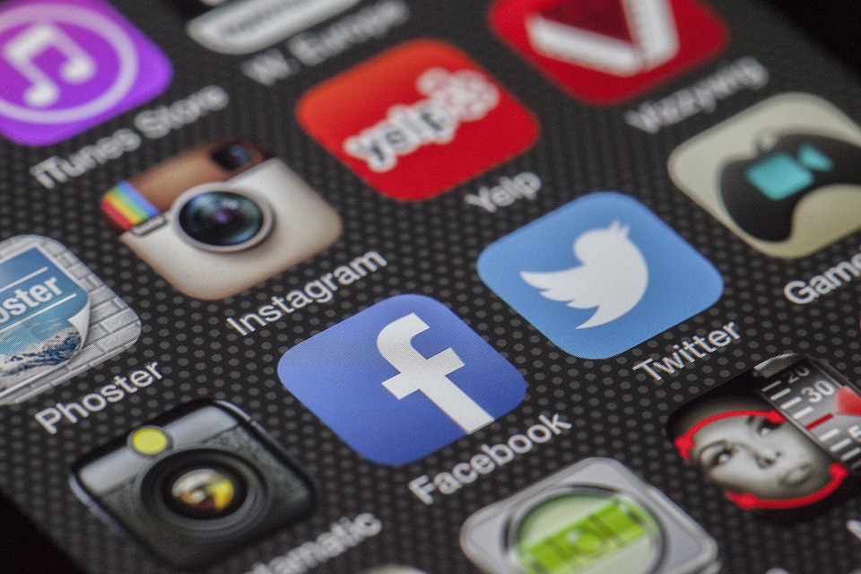 Aplicaciones en el celular. Foto: Pixabay