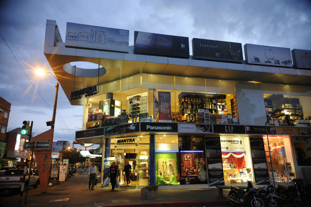 Brasil bajará a US$ 150 el monto que sus ciudadanos pueden comprar. Foto: Archivo