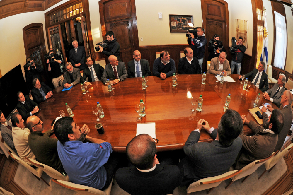 Acuerdo marco que se firmó no contenía disposiciones sobre ocupaciones y piquetes. Foto: Presidencia