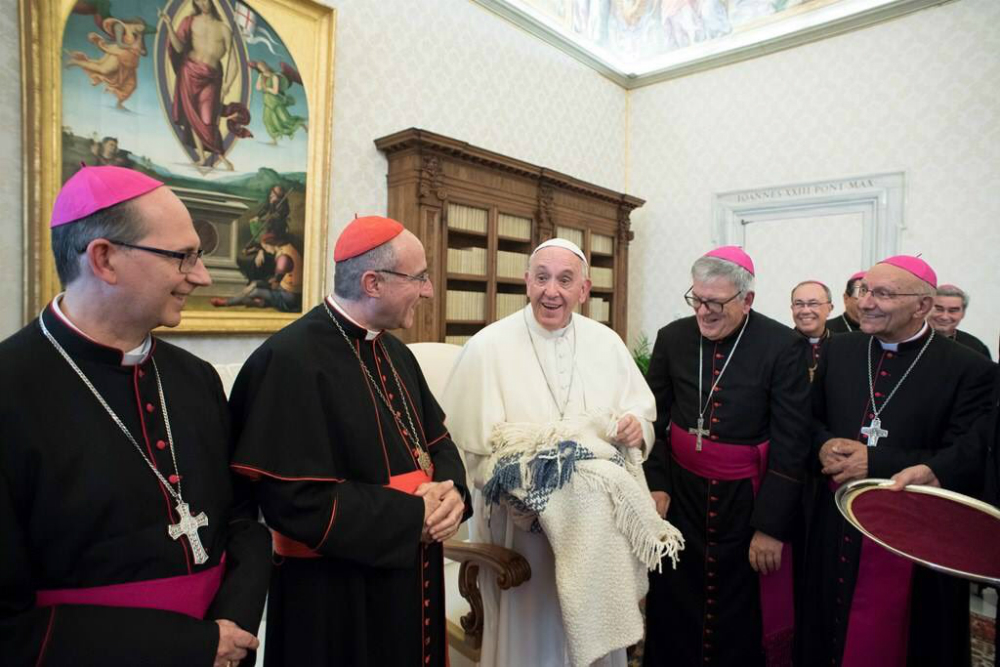 El papa Francisco con los obispos Tróccoli, Sturla, Collazzi y Cotugno. Foto: @iglesiauy