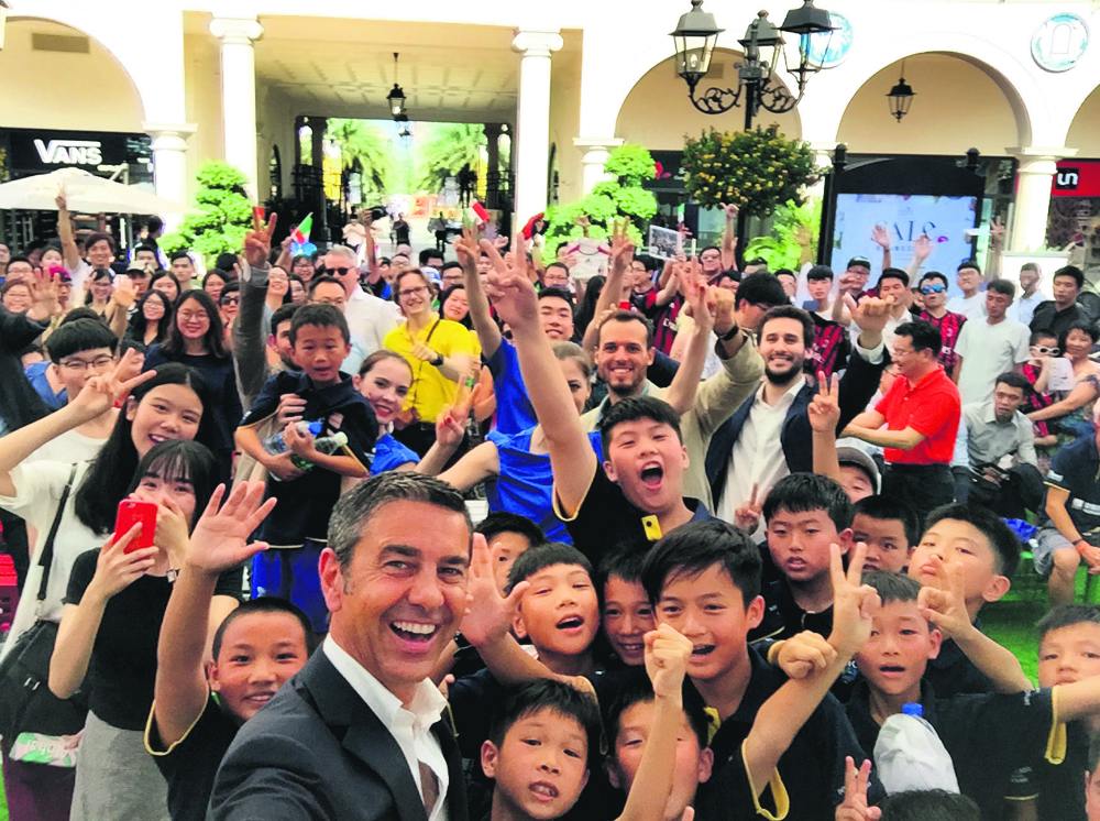 Alessandro Costacurta, exjugador del AC Milan, que desembarcó en China. Foto: N. Santo