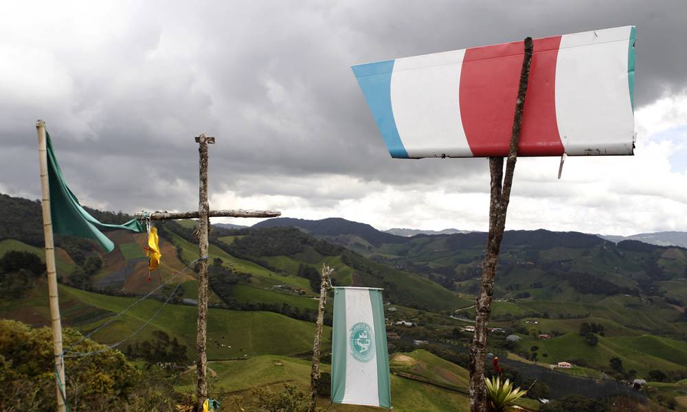 El lugar del accidente de Chapecoense con homenajes un año después de la tragedia. Foto: EFE