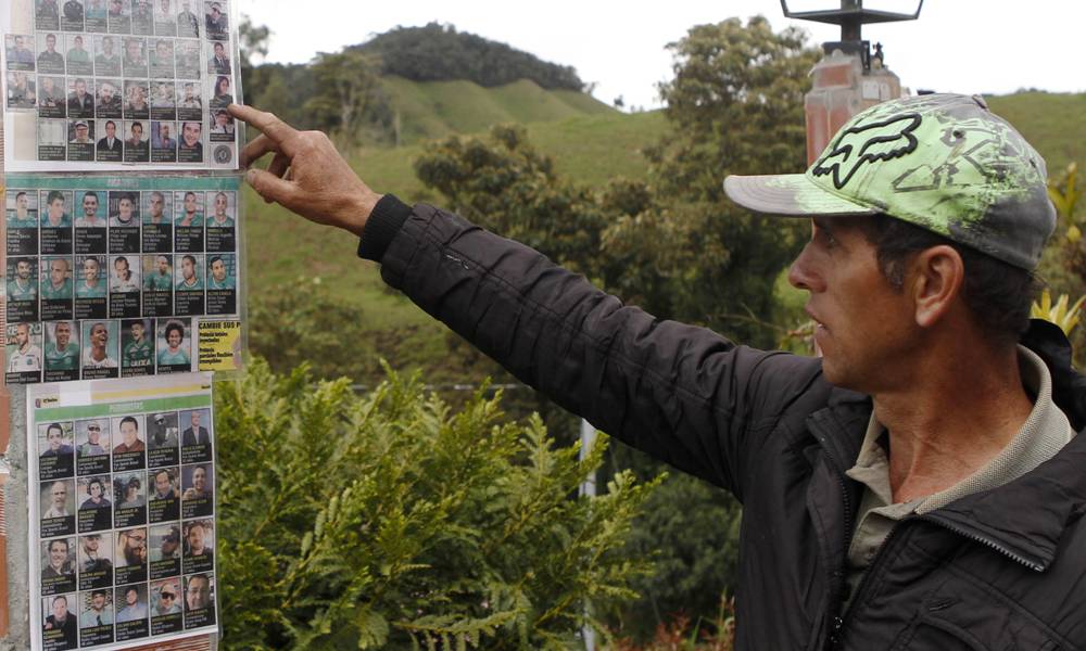 El lugar del accidente de Chapecoense con homenajes un año después de la tragedia. Foto: EFE