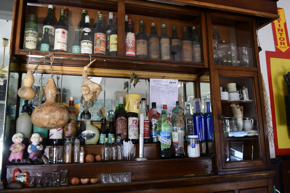 El bar cumplió 70 años en 2017 y su dueño Manuel trabajó allí desde hace casi 60 años. Foto: Marcelo Bonjour
