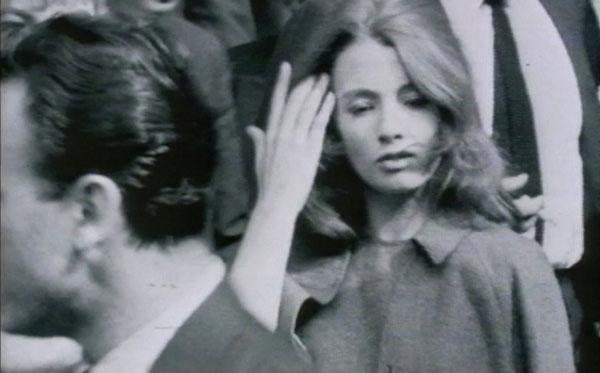 Lo joven Christine Keeler a principios de los 60, cuando estalló el escándalo. Foto: Reuters