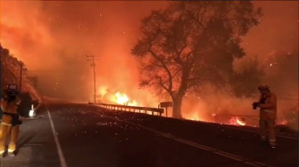 California trabaja combatir los poderosos incendios. Foto: Reuters