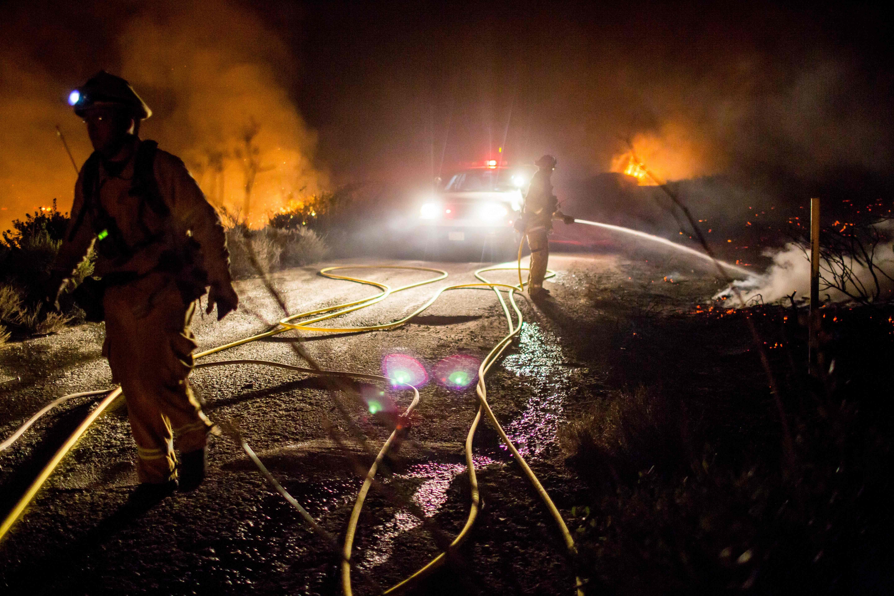 California trabaja combatir los poderosos incendios. Foto: AFP