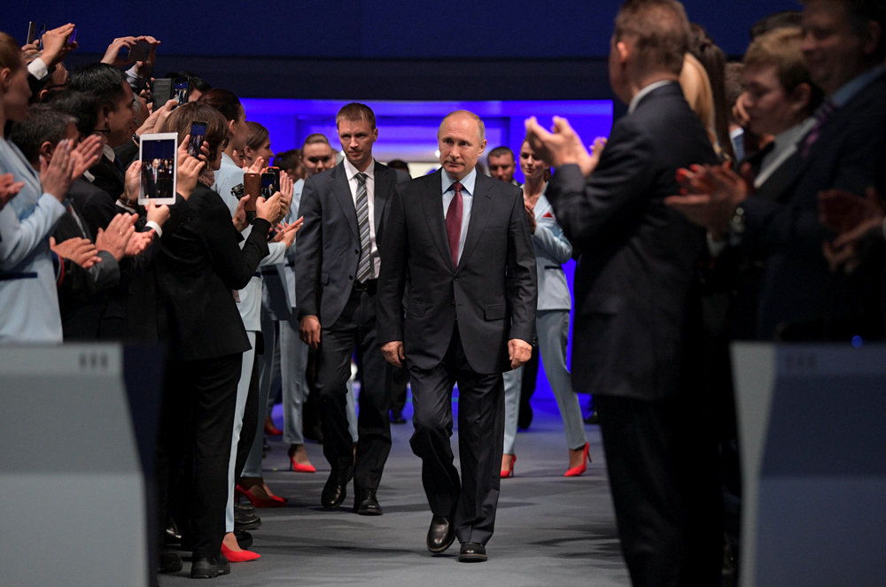 El presidente Putin llega al acto de apertura de una planta de gas natural. Foto: Reuters
