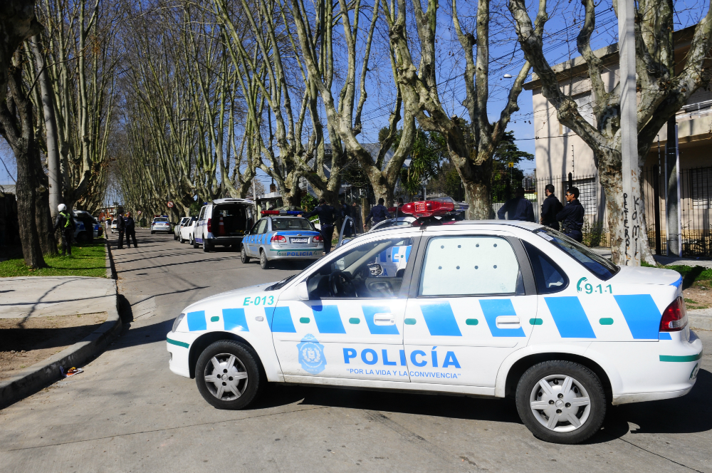 Efectivos de la seccional 21 fueron los primeros en atender el homicidio. Foto: A. Colmegna