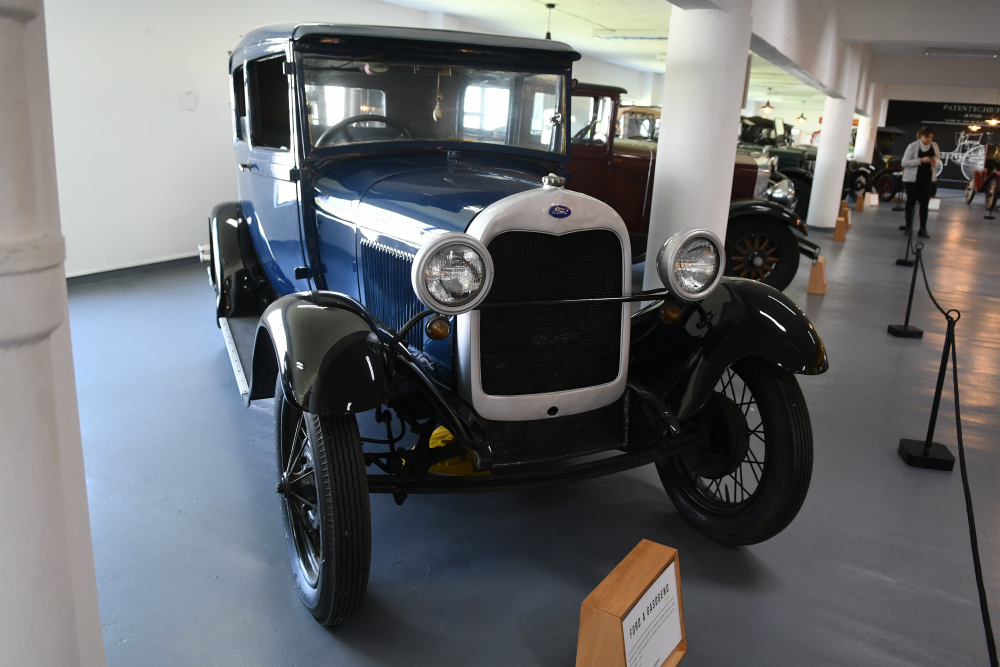 El Automóvil Club tiene un atractivo museo que puede ser visitado en su sede de Colonia y Yi. Foto: Ariel Colmegna