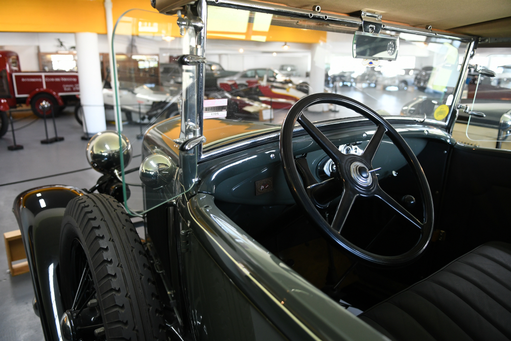El Automóvil Club tiene un atractivo museo que puede ser visitado en su sede de Colonia y Yi. Foto: Ariel Colmegna