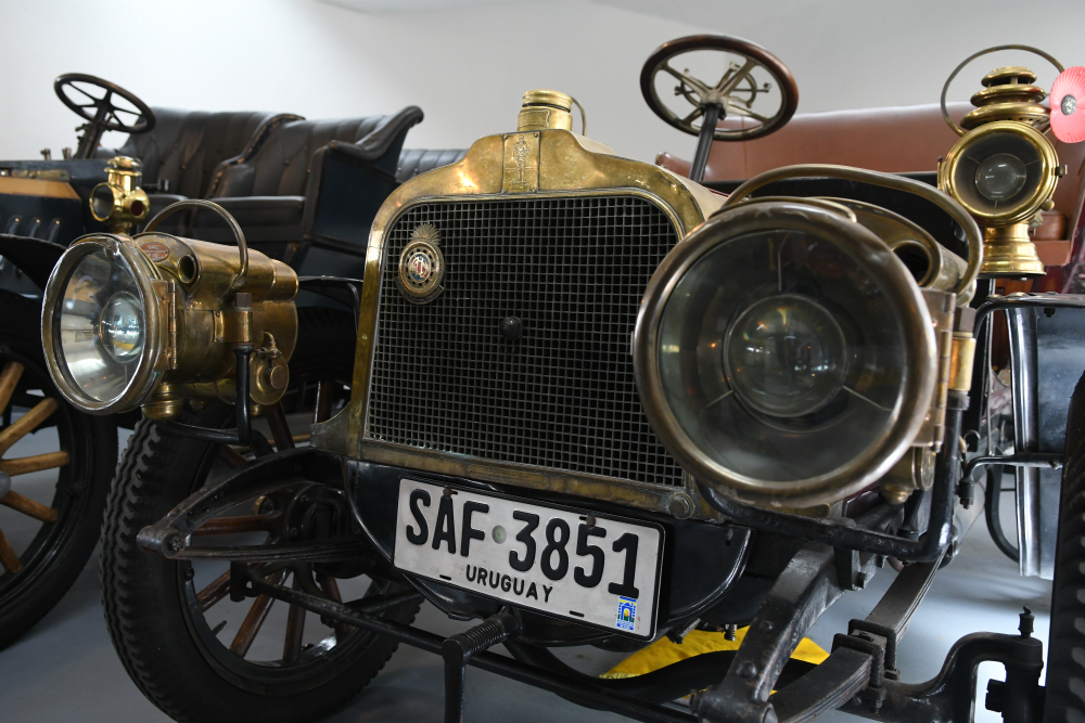El Automóvil Club tiene un atractivo museo que puede ser visitado en su sede de Colonia y Yi. Foto: Ariel Colmegna