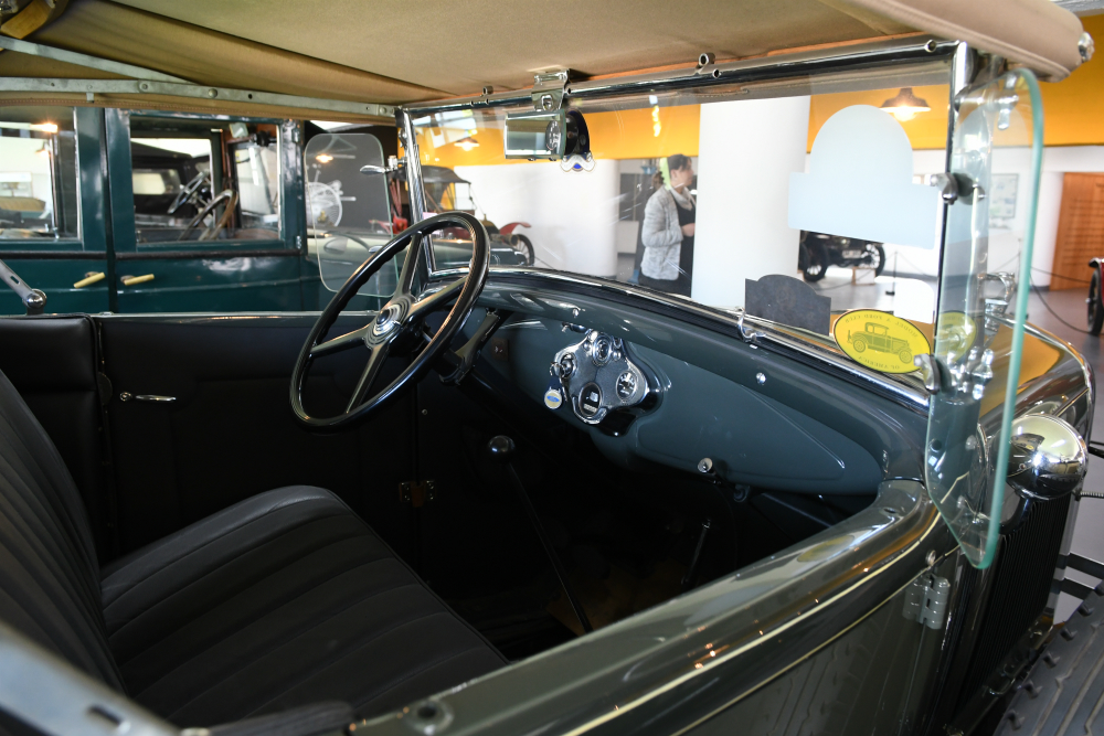 El Automóvil Club tiene un atractivo museo que puede ser visitado en su sede de Colonia y Yi. Foto: Ariel Colmegna