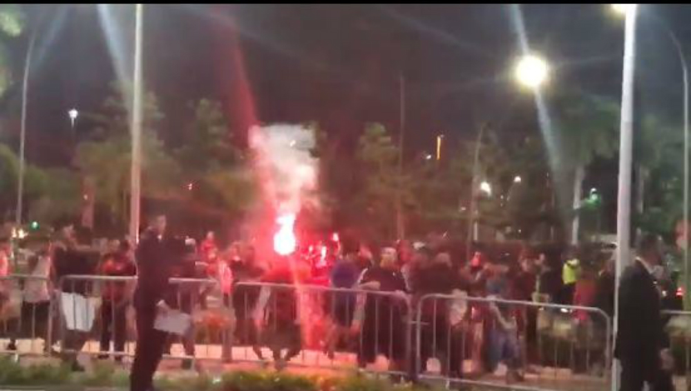 Líos en la puerta del hotel donde se aloja Independiente en Río