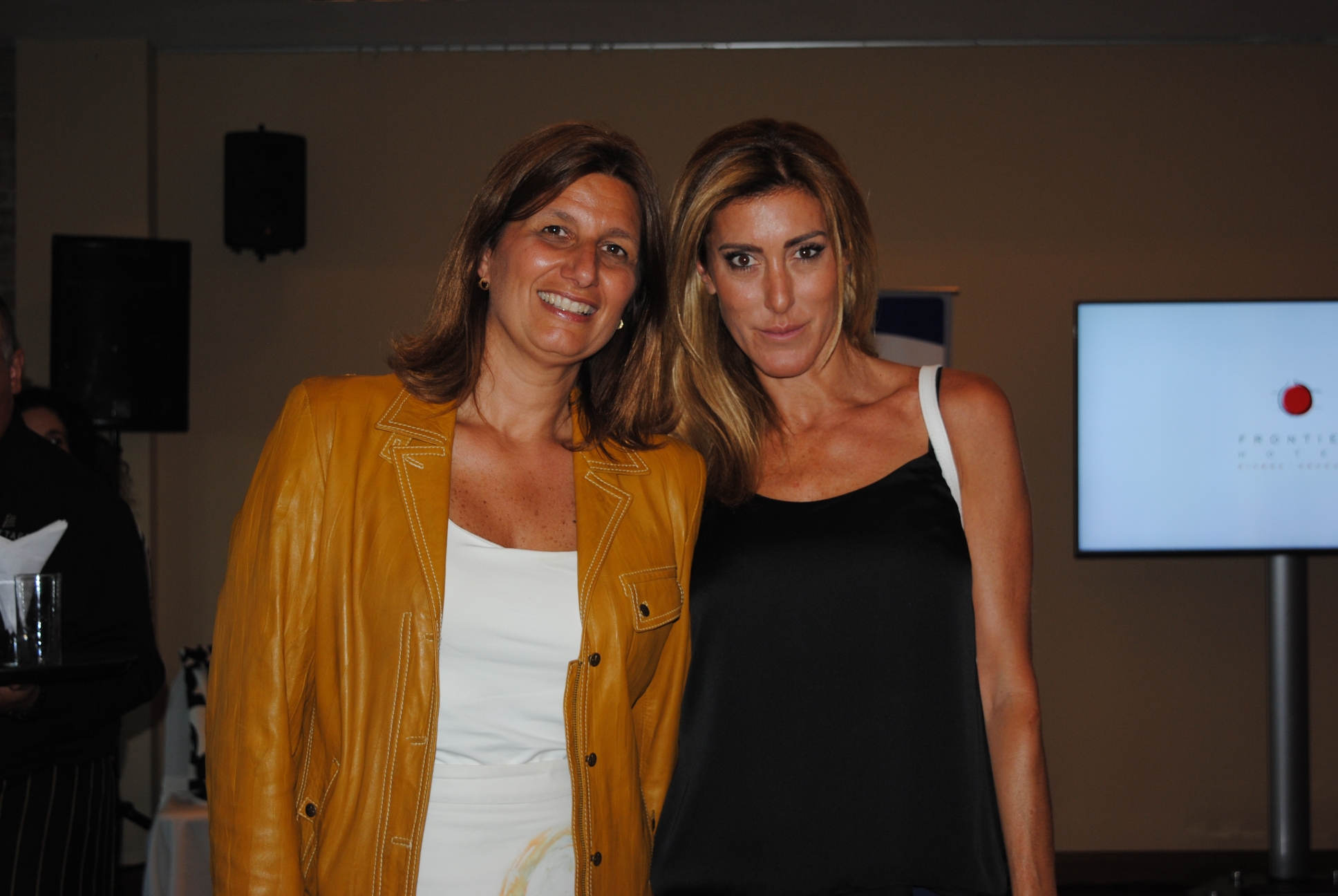 Lourdes Alvarez, Angela De María.