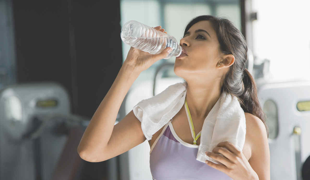 Las altas temperaturas hacen transpirar y vuelven imprescindible reponer el líquido perdido. Foto: Archivo