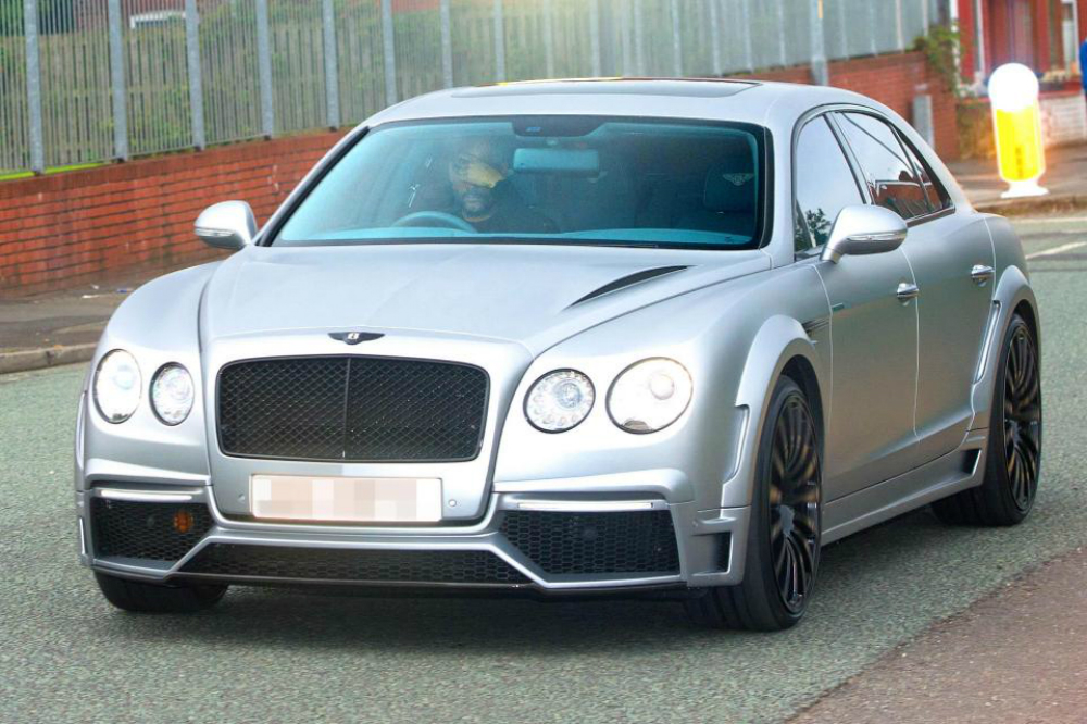 Pep Guardiola se mueve por Manchester con un Bentley GTX700