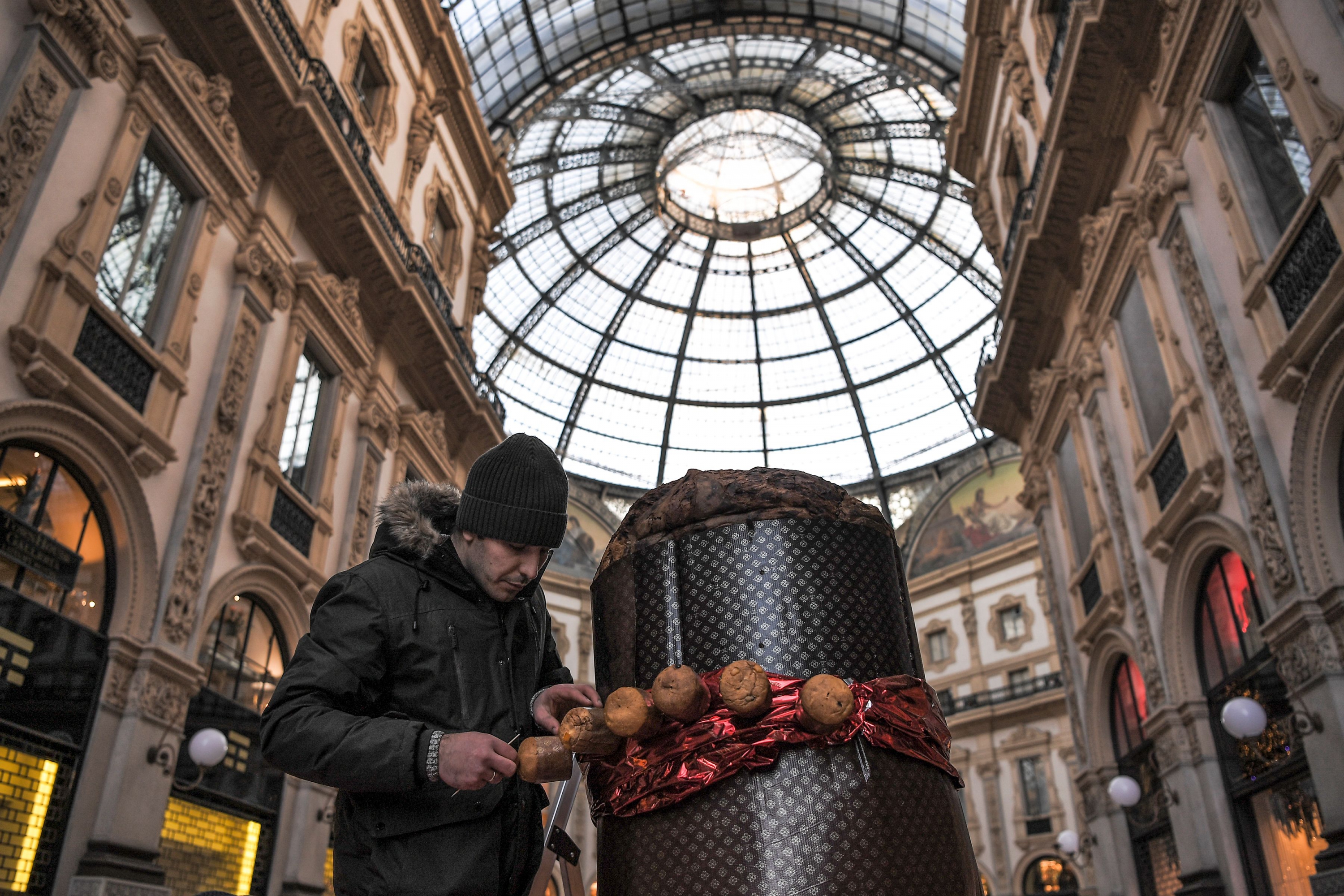 El "panettone" más grande del mundo en Milán. Foto: AFP
