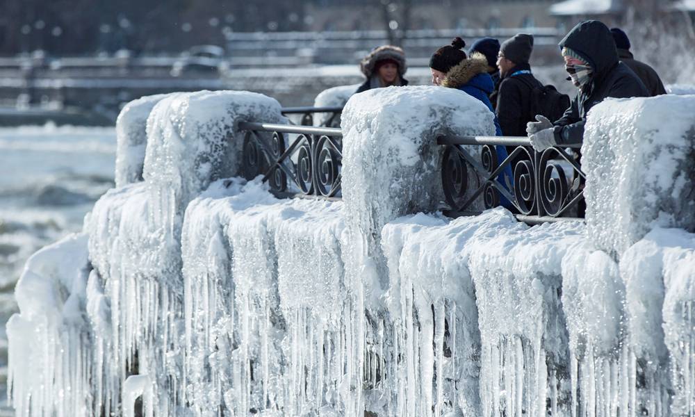 Cataratas del Niágara congeladas por una ola de frío que azota Norteamérica. Foto: Reuters