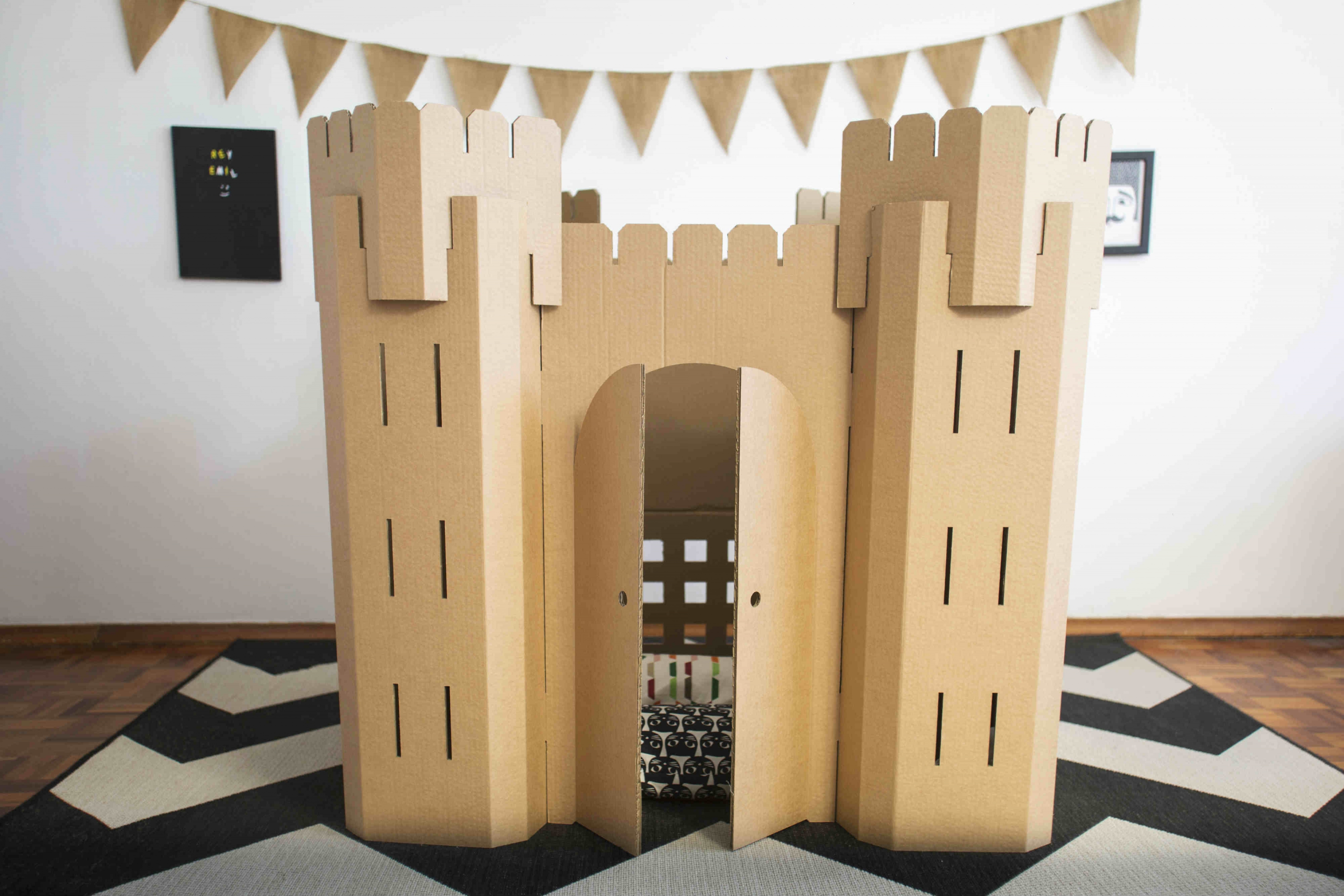 Lúdico. El set para armar el juguete se entrega en una valija que contiene cuatro torres y cuatro laterales; cada uno puede personalizarlo.