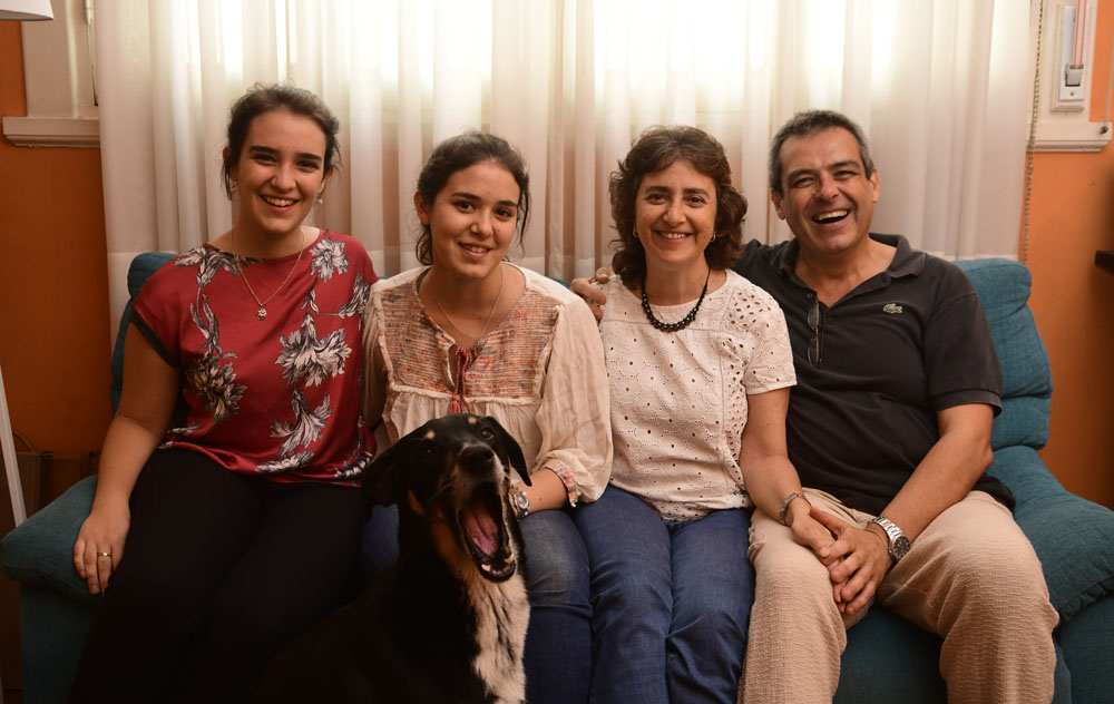 La familia Salgueiro-Ruiz está hace dos años haciendo su árbol. Foto: M. Bonjour