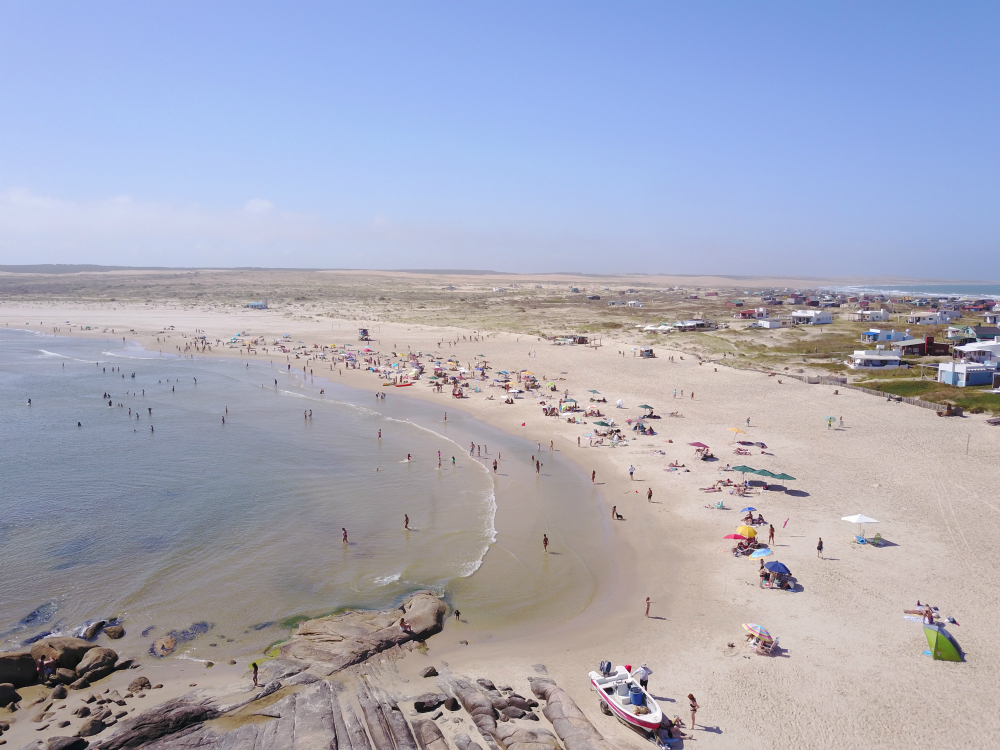 El escritor eligió sitios representativos de Cabo Polonio para enmarcar su novela. Foto. F. Ponzetto