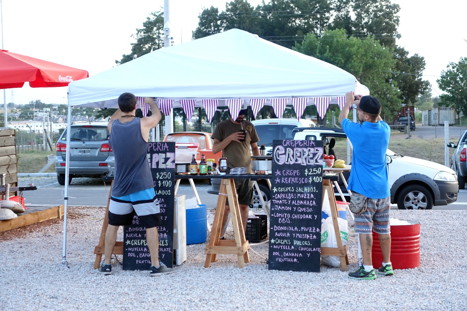La inauguración del primer Outlet Center de Maldonado contó con múltiples propuestas para los turistas. Foto: Ricardo Figueredo