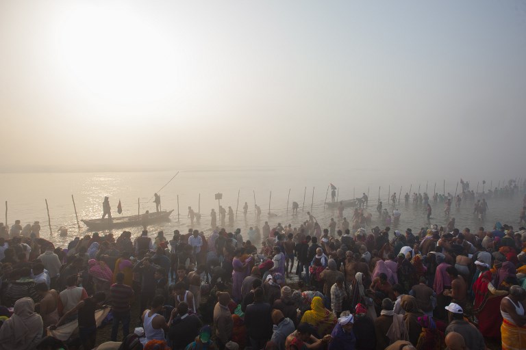 Ceremonias de purificación en India. Foto: AFP