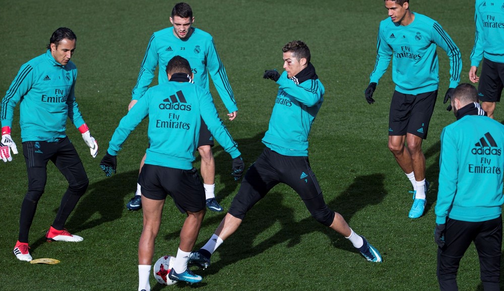 Cristiano Ronaldo en el entrenamiento del Real Madrid con el ojo morado. Foto: EFE
