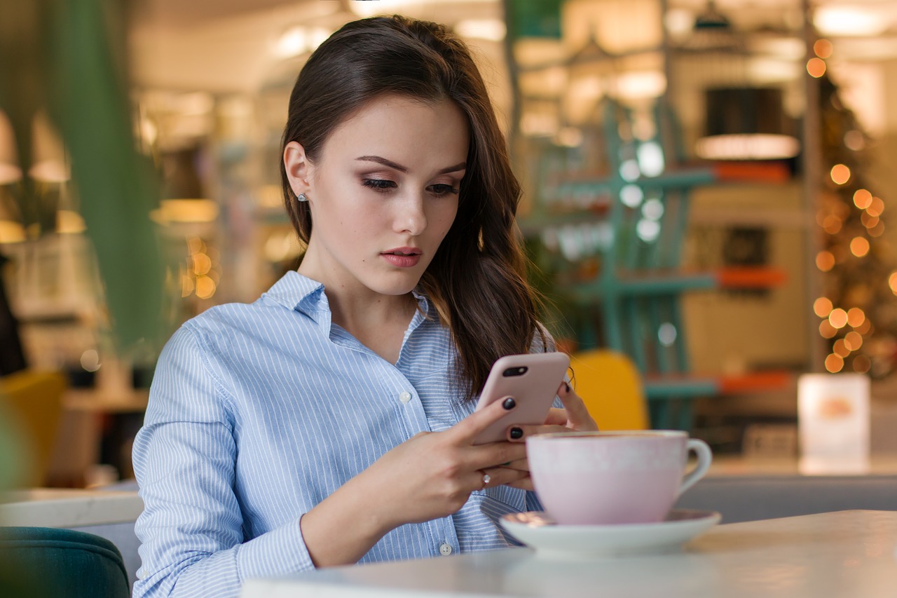 mujer celular