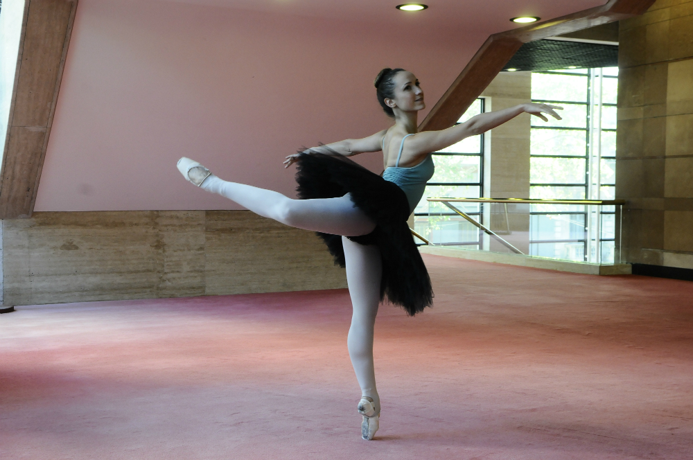Paula Penachio, primera bailarina del Sodre, a un paso de la perfección.