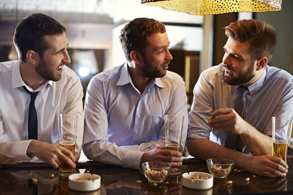 Camaradería. Los almuerzos y reuniones después del trabajo son una dinámica habitual que ayuda al nuevo colaborador a generar vínculos en la compañía.