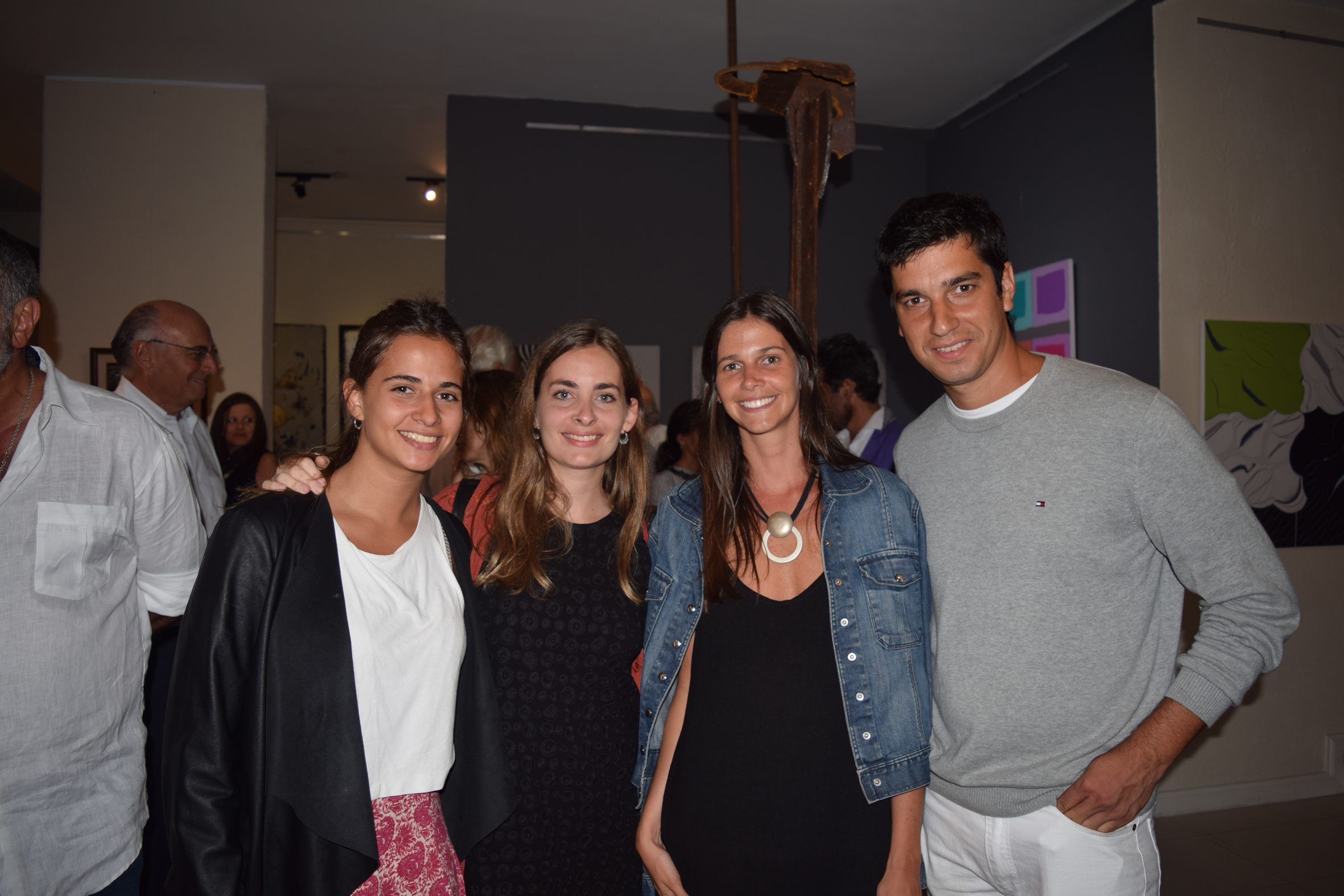 Virginia y Josefina Loza, Cecilia Martin, Juan Valiente.