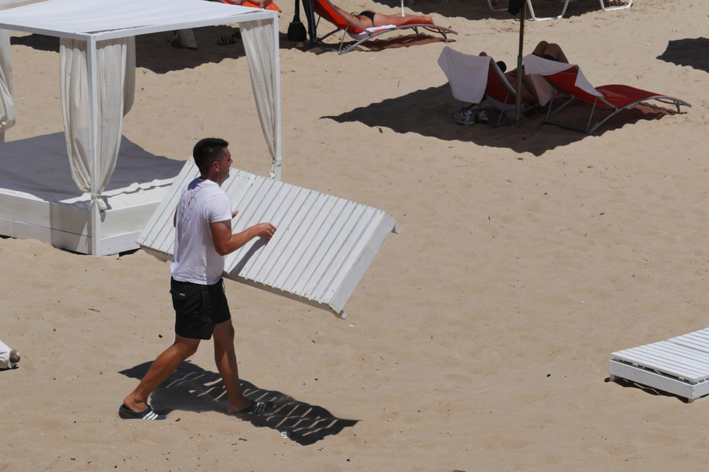 Muchos jóvenes trabajan en temporada en los balnearios. Foto: Ricardo Figueredo