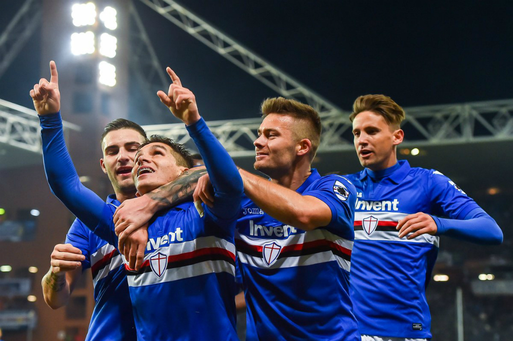 Lucas Torreira festeja el gol que le anotó de tiro libre a Torino