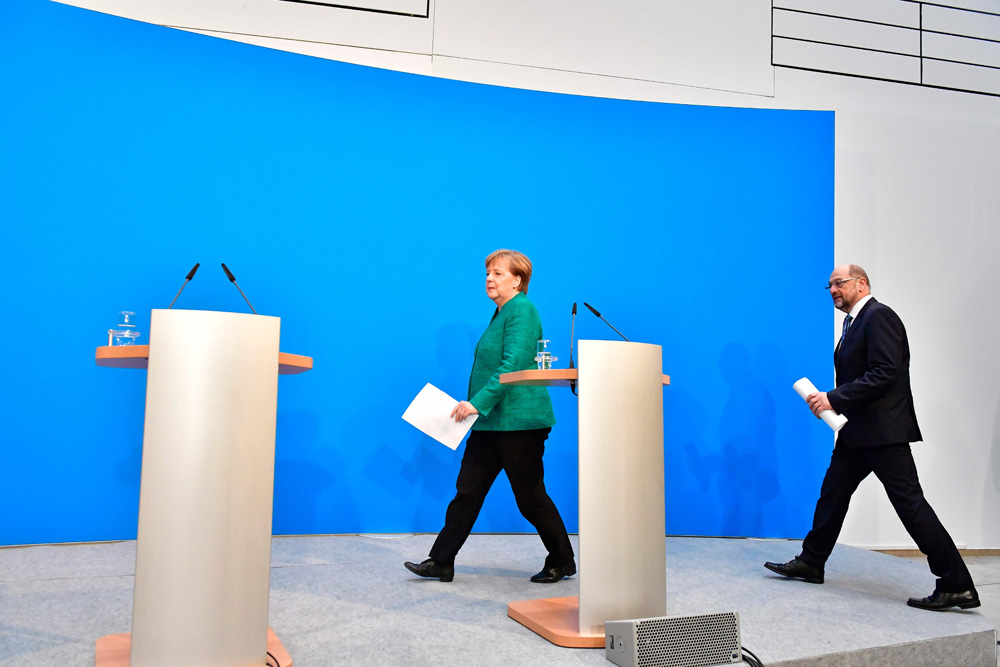 La canciller Merkel y el socialdemócrata Schulz tras el acuerdo. Foto: AFP