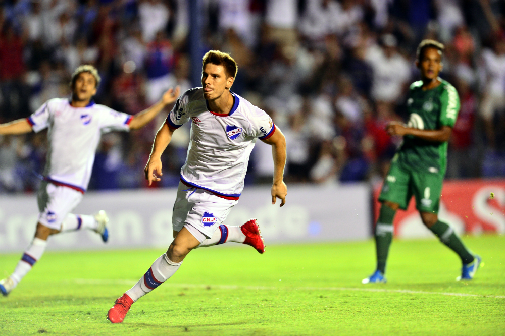 Santiago Romero festejando el gol contra Chapecoense. Foto: Gerardo Pérez