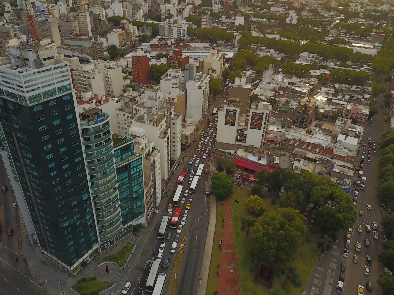 Vehículos deberán desviar por obras en avenida Italia. Foto: Gabriel Rodríguez