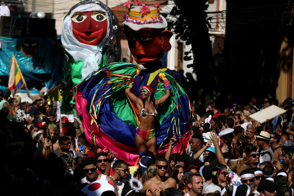 Desde el viernes, las calles de Río está copadas por los "blocos" que abrieron el Carnaval. Foto: Reuters