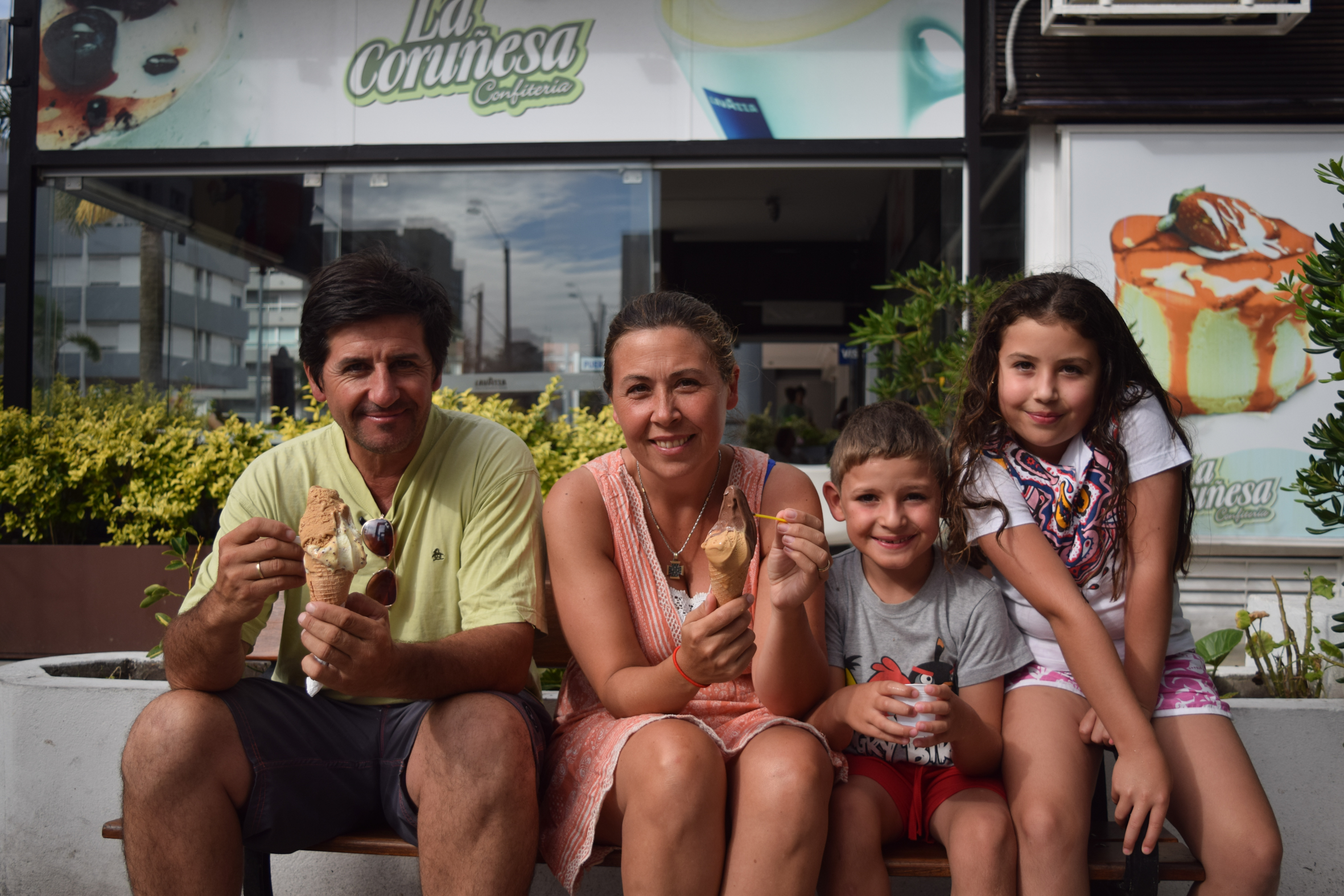 Julio Travella, Lila de Souza, Juan Ignacio y Agustina Travella.