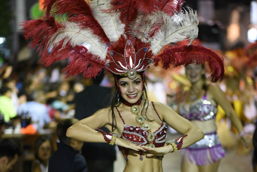 Alegría norteña: la belleza de las bailarinas en Artigas. Foto: N . Araújo