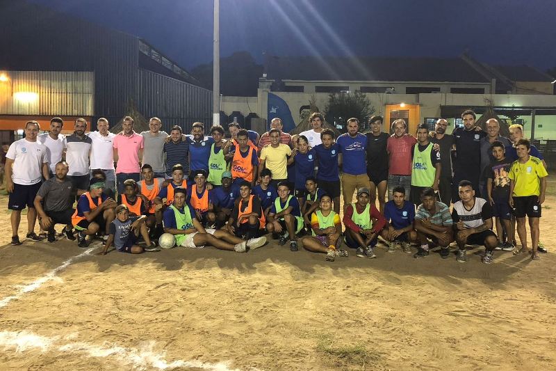 El equipo del Barcelona Camp junto a Fabián Coito en el programa "Pelota al Medio a la Esperanza"
