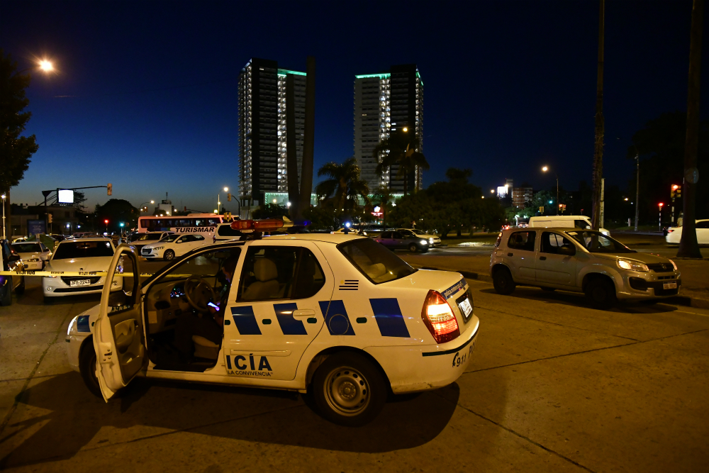 La Policía trabaja en la escena del crimen. Foto: Fernando Ponzetto