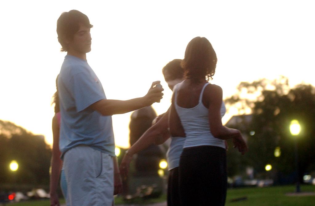A la vista. Las ventas de repelente se mueven una vez que se detecta la presencia de mosquitos; la precaución no incide en la categoría.
