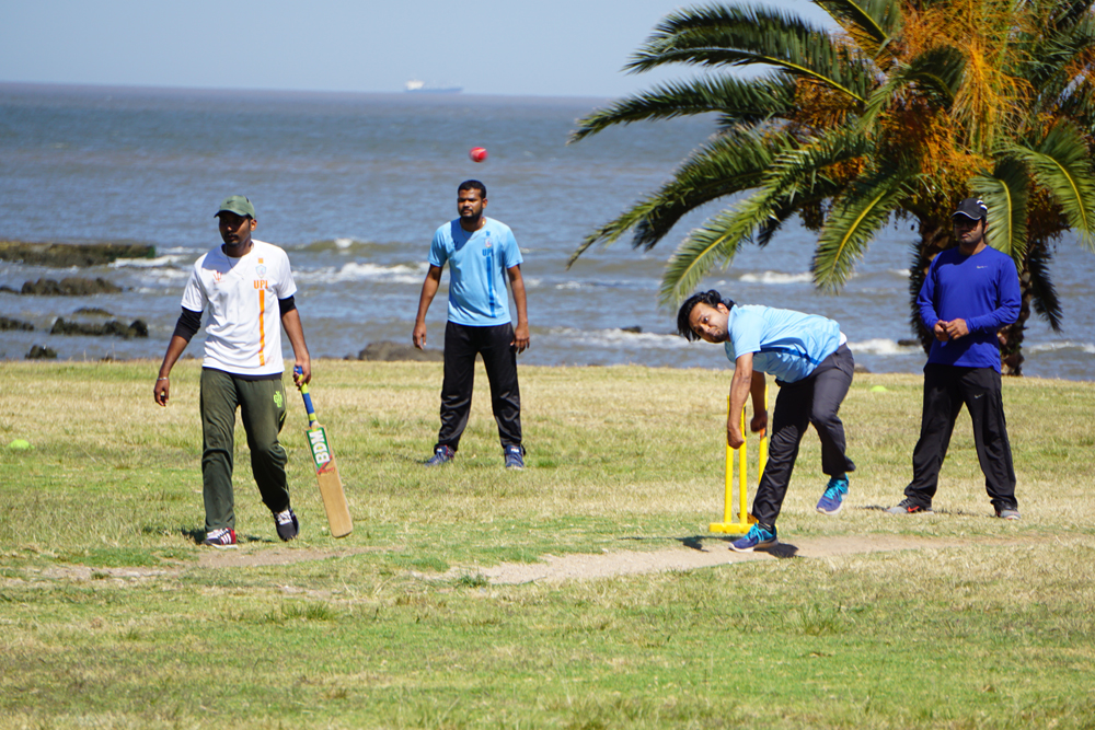 Campo. En el césped de la rambla de Punta Carretas los indios hallaron el terreno ideal para la práctica del juego. Foto: El País